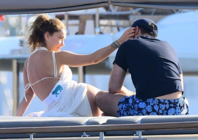 Oyuncu Öykü Çelik, yeni sevgilisiyle tatil yapaken görüntülendi