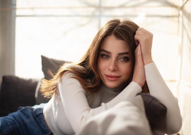 Erkek arkadaşıyla görüntülenen İlayda Alişan'dan dikkat çeken çıkış: Erkek başroller daha fazla para kazanıyor