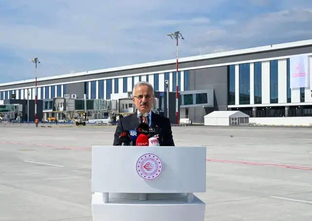 İstanbul Havalimanı'nda tarihi rekor! Bakan Uraloğlu duyurdu
