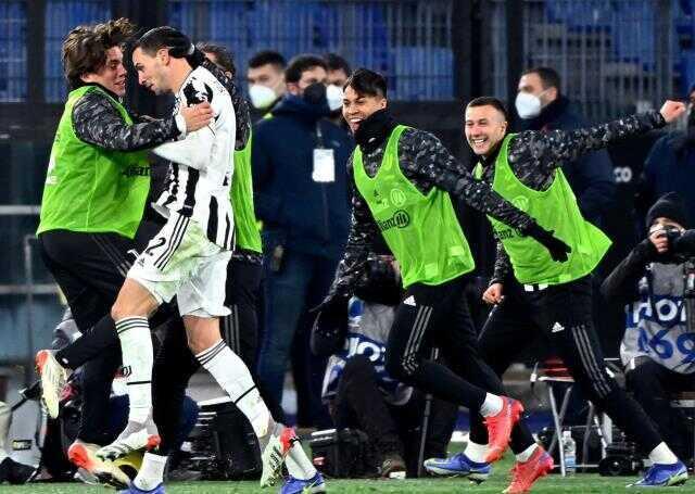 Dünya bu dev maçı konuşuyor! Mourinho'nun Roma'sını yaktılar