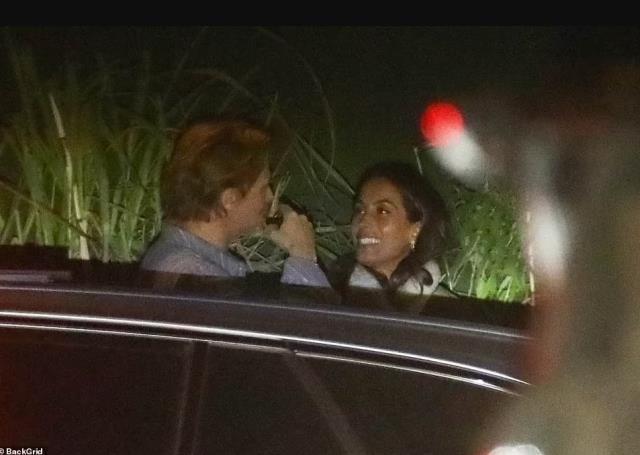 Angelina Jolie'den olaylı bir şekilde boşanan Brad Pitt, 30 yaş küçük sevgilisiyle yakalandı