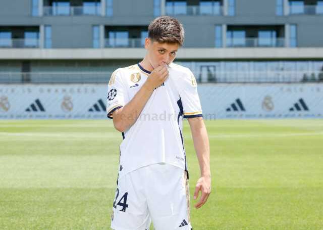 Arda Güler, Real Madrid formasını ilk kez giydi! İlk işi armayı öpmek oldu