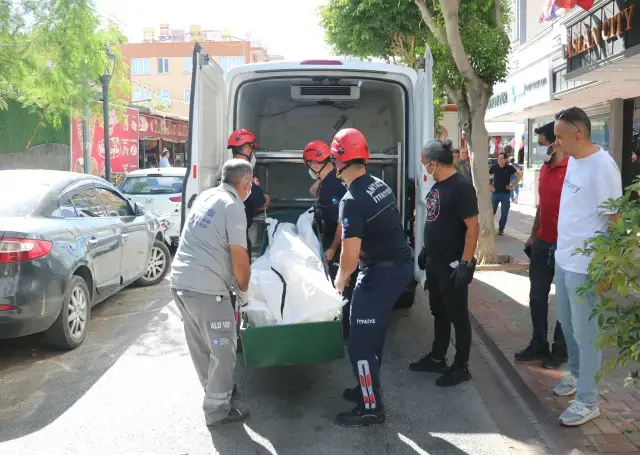 Otel asansör boşluğunda bulunan turistin bulunduğu yer