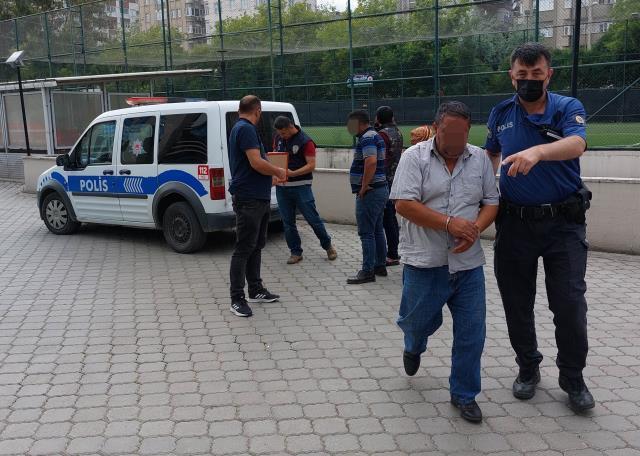 Buldukları varilleri dereye döktüler: 4'ü polis 8 kişi hastanelik oldu