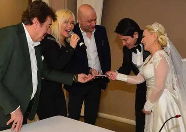 Ünlü şarkıcı Murat Başaran, iş insanı Ayten Öztürk ile evlendi