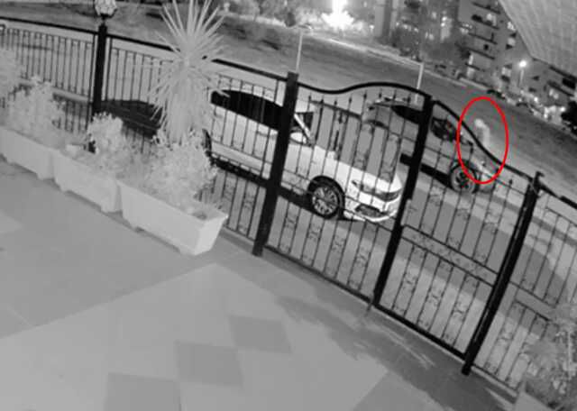 16 gün önce 1,5 Milyon TL'ye aldığı otomobilini komşusu taşla çizdi