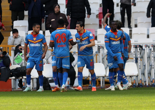 Sivasspor, Göztepe'yi 3-1 mağlup etti