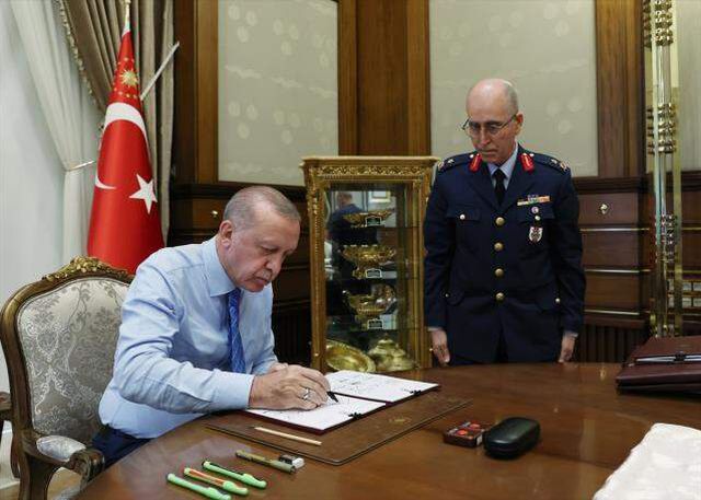 YAŞ kararlarının dikkat çeken isimleri! Orhan Gürdal tümgeneralliğe yükseltilen astsubay kökenli ilk isim oldu
