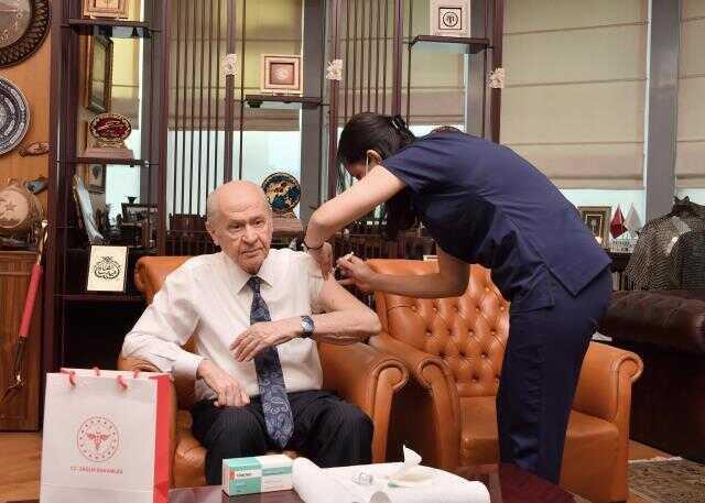 TURKOVAC aşısı yaptıran Devlet Bahçeli vatandaşlara bir de çağrıda bulundu
