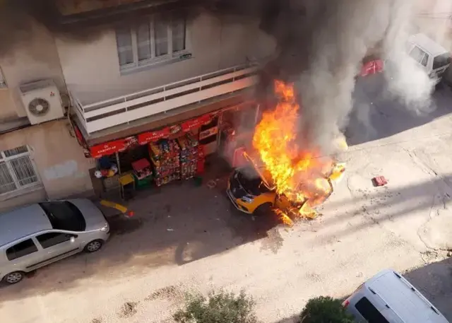 Son dakika... Takside yangın çıktı, iş yeri ile iki katlı ev yandı