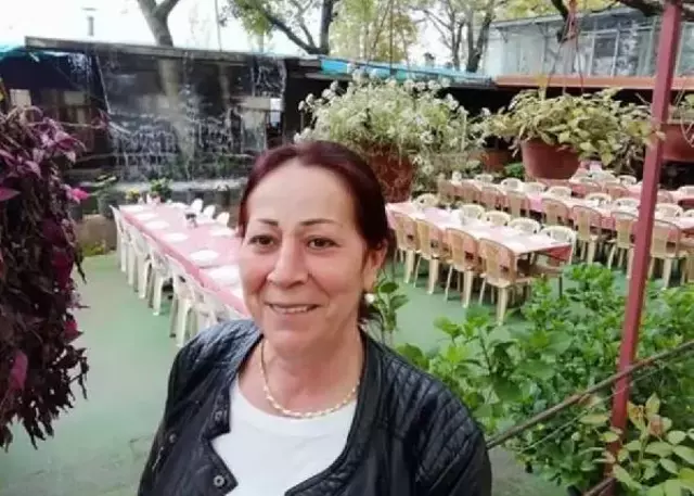 Almanya'dan köyüne döndü; el frenini çekmediği otomobilinin altında kalıp öldü