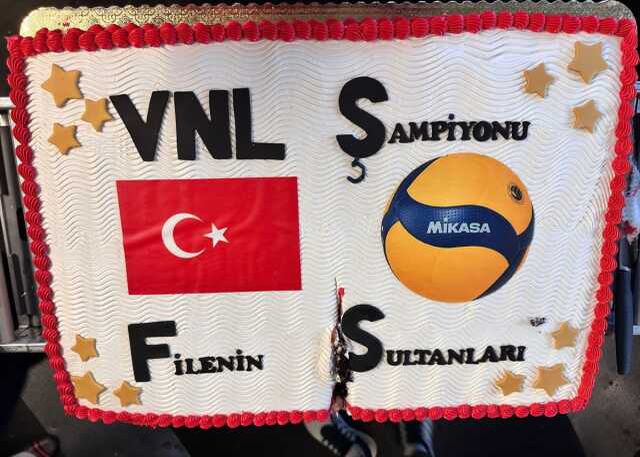 Kaptan pilottan, şampiyon olan A Milli Kadın Voleybol Takımı için özel anons: Türk kadınının gücünü gösterdiniz