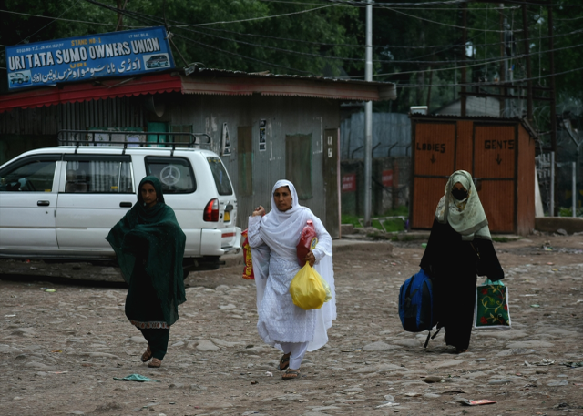 Pakistan'dan Hindistan'a şartlı çağrı: Onlar durursa biz de dururuz