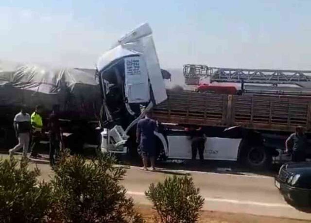 5 tır ve 2 kamyonet çarpıştı! Feci kazada 1 kişi hayatını kaybetti