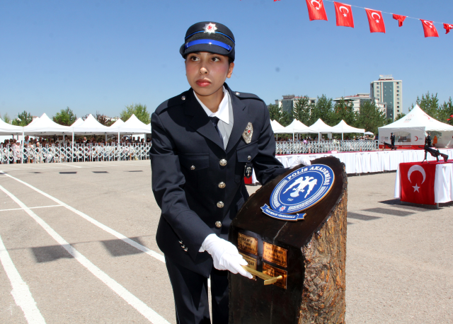 Şehit polisin kızı da polis oldu