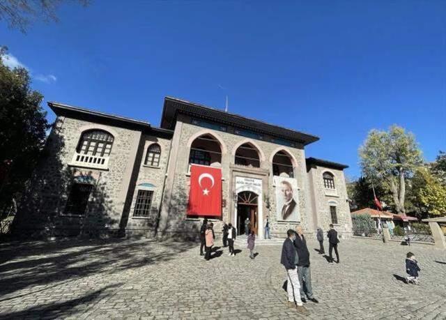 Atatürk'ün bugüne kadar sergilenmemiş 31 kişisel eşyası ziyarete açıldı