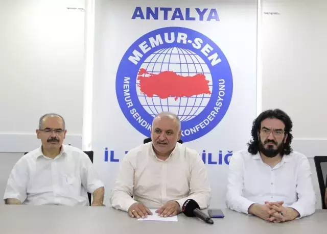 Kur'an-ı Kerim'e tekme atma olayına karışan 3 öğrenciye örgün eğitim dışı cezası verildi