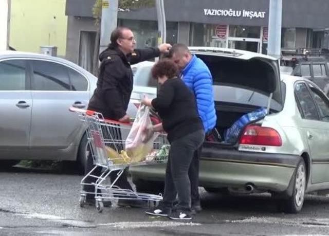 Bulgarlar Edirne'de Noel Alışverişine Başladı. Edirneli Esnaf: 'Kilo Kilo Alıyorlar, Bizim Vatandaşlarımız Alamıyor'