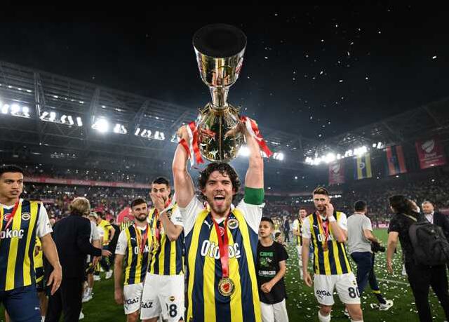 Ferdi Kadıoğlu'nun babasından Fenerbahçe taraftarını yerle yeksan eden ayrılık sözleri