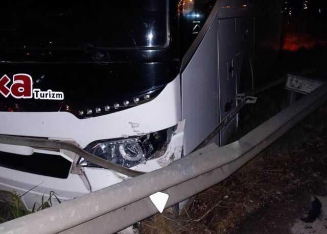 Direksiyonuna saldırıp otobüsü uçuruma kırdı! Korku dolu anlar araç kamerasında