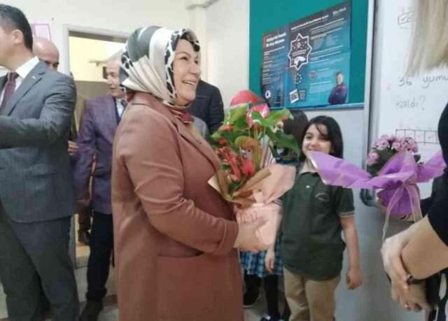Sınıf başkanının seçim vaadini, Belediye Başkanı gerçekleştirdi
