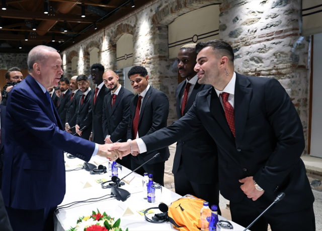 Cumhurbaşkanı Erdoğan, Galatasaray futbol takımını kabul etti