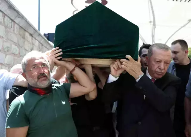 Cumhurbaşkanı Erdoğan, bir dönem gıda sektöründe birlikte çalıştığı ismin cenazesine katıldı