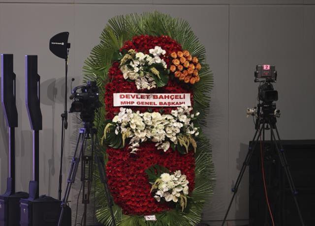 MHP lideri Bahçeli'nin AK Parti'nin kutlamalarına gönderdiği çelenkteki mesaj dikkat çekti