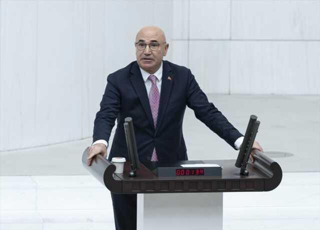 TBMM'ye AK Parti ve CHP'li vekiller arasındaki tartışma damgasını vurdu, Bekir Bozdağ araya girip vekilleri yatıştırdı