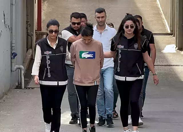 Kapısına gelen çiçeği aldı, 5 ev ve araçlarından oldu