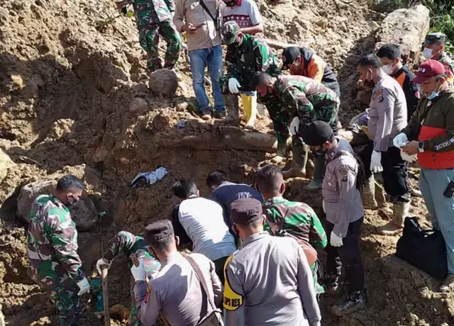 Ülke felaketi yaşıyor! Ölü sayısı 1030'a yükseldi, 206 kişi kayıp