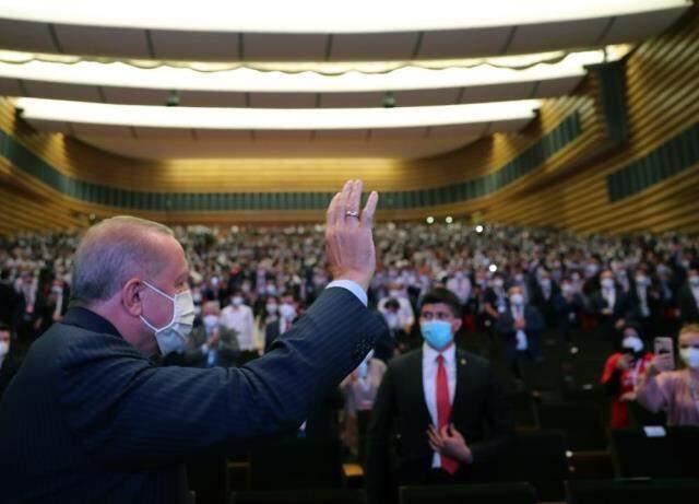 Cumhurbaşkanı Erdoğan: Siyasi parti ayrımı gözetmeden tüm belediyelerimize teşekkür ediyorum