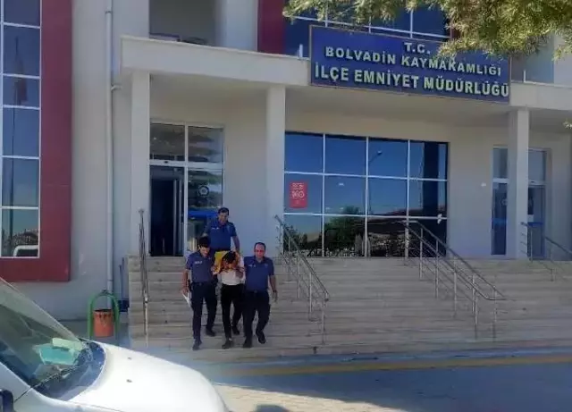 Son dakika haberi! Kadın kıyafeti giyip motosiklet çaldı; o anlar kamerada