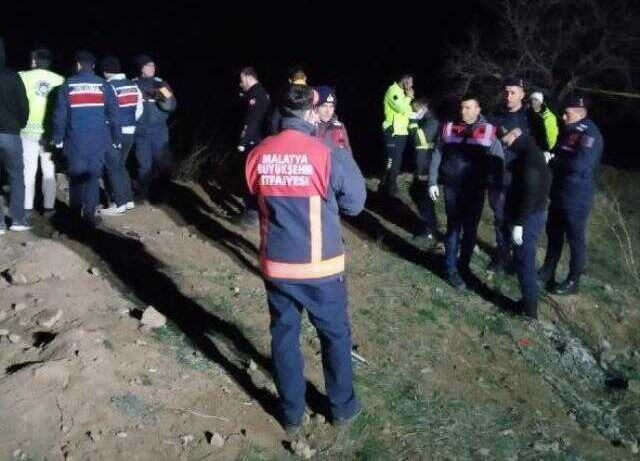 Malatya'da kamyon şarampole devrildi: 7 kişi hayatını kaybetti
