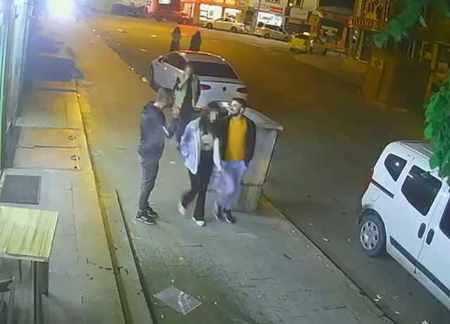 Kız arkadaşlarına laf atan genci karnından ve boynundan bıçakladı