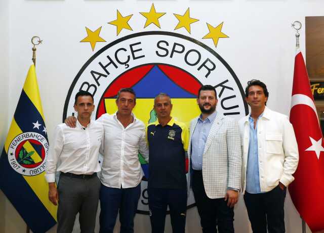 Keyifler yerinde! Fenerbahçe Başkanı Ali Koç İsmail Kartal'a hayırlı olsuna gitti