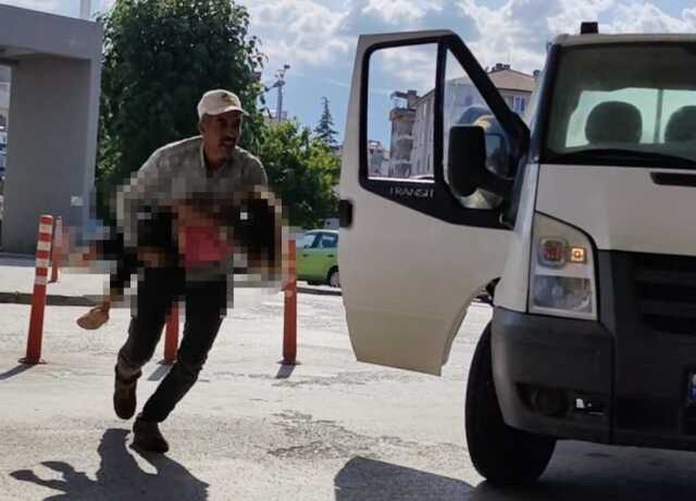 Fasulye tarlasında kamyonetin altında kalan çocuk hayatını kaybetti