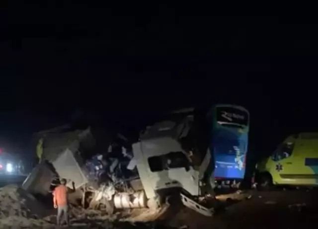 Yolcu otobüsüyle kamyon çarpıştı: 11 ölü 45 yaralı