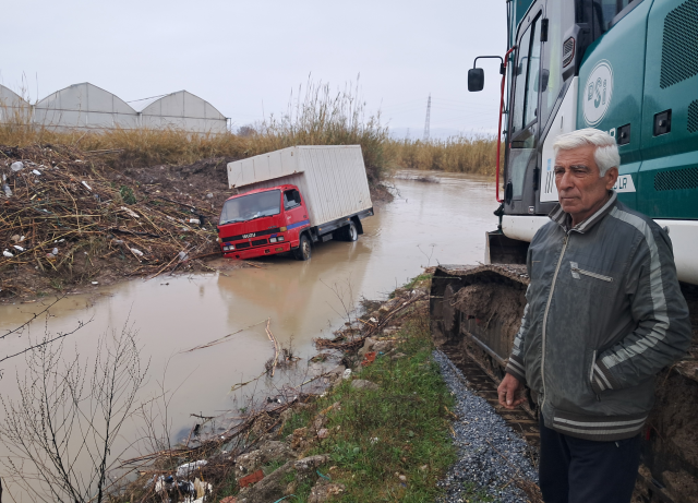 Sağanak yağış can aldı! Oynarken tahliye kanalına düşen 3 yaşındaki çocuk hayatını kaybetti