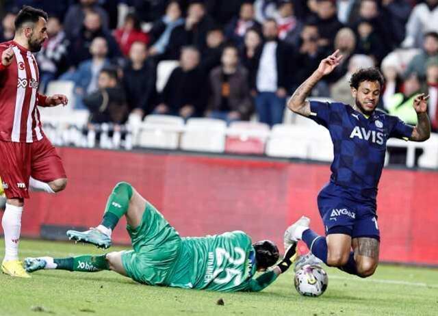 Jesus basın toplantısında kendinden geçti: Anlayamıyorum, bu penaltıyı nasıl vermez?