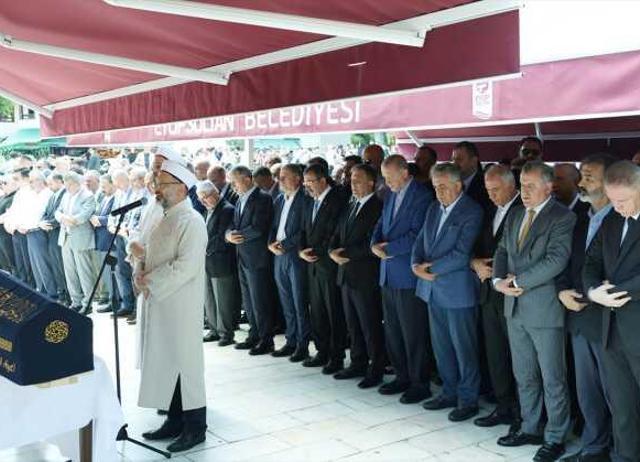 Cumhurbaşkanı Erdoğan, Hayati Yazıcı'nın annesinin cenazesine katıldı