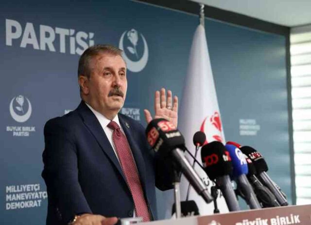 Destici'den kızıyla ilgili iddialara yanıt: TBMM'deki tüm personel hangi kanunla işe girdiyse evladım da aynı kanunla işe girdi