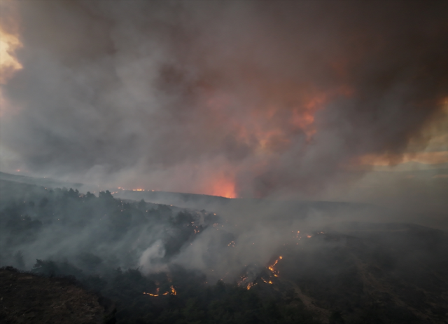 Çanakkale'de yangın! Alevler Gelibolu'dan Eceabat'a sıçradı, 5 köy tahliye edildi