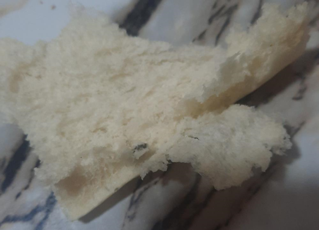 Bir Halk Ekmek skandalı daha! Ekmekten çıkanlar anneyi sütten kesti