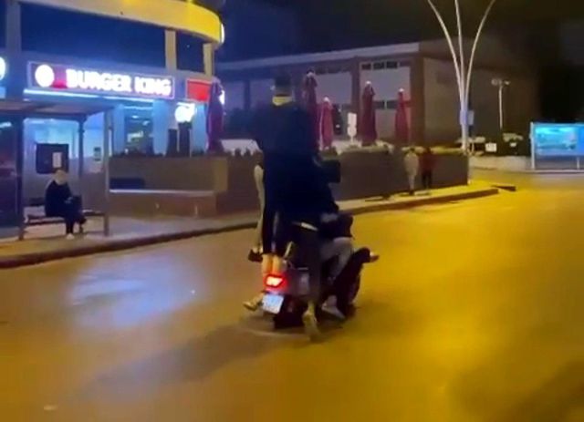 Motosiklete 5 kişi binenler kazaya böyle davetiye çıkardı