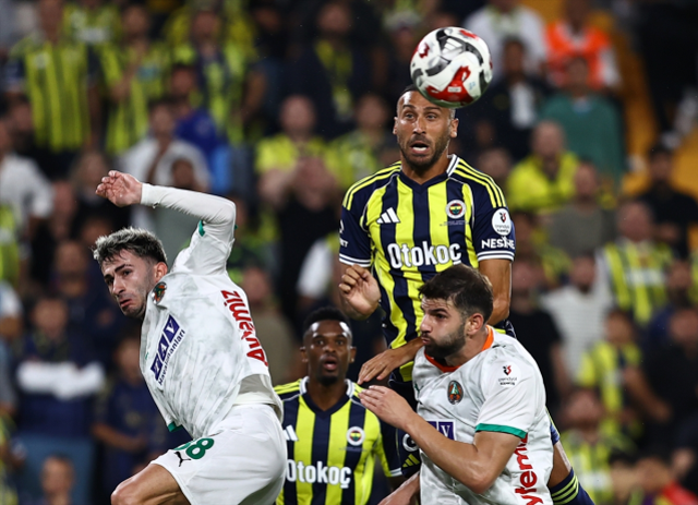 Cenk Tosun: “Penaltı elime çarptı” — Alanyaspor Maçı Sonrası Inceleniyor