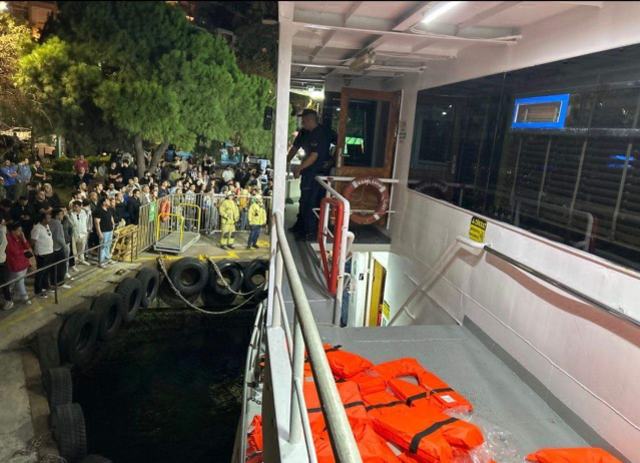 Boğaz'da korku dolu anlar! Yolcu motoru ile kuru yük gemisi çarpıştı