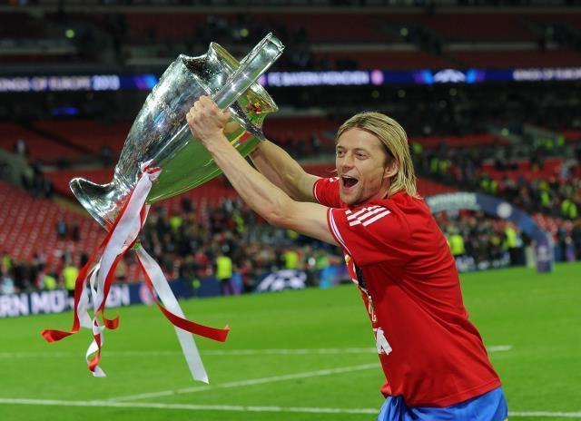 Halkının üzerine bomba yağarken gıkı çıkmadı! Ukrayna, efsane futbolcu Tymoshchuk'u sistemden sildi