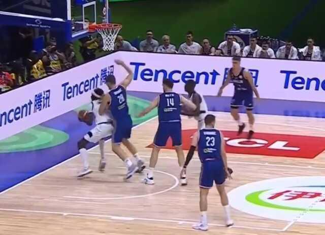 Dünya Kupası'nda yürek yakan sakatlık! Sırp basketbolcu Borisa Simanic'in böbreği ameliyatla alındı