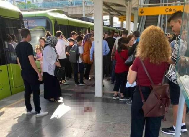 Bursa'da Metroda Çıkan Kavgada Adam Göğsünden Bıçaklandı
